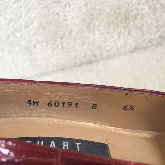 Rare Vintage Stuart Weitzman Crocodile Patent Leather Pumps with Gold Accents - Picture 12 of 17